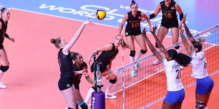 Dünya Kulüpler Şampiyonası'nda VakıfBank lider olarak yarı finalde