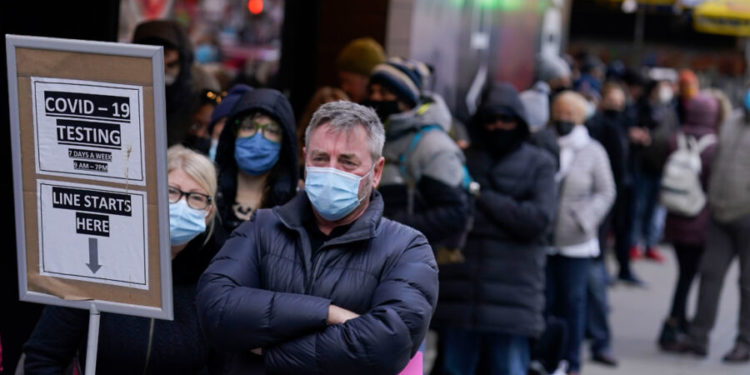 Dünya bir yıla daha Covid endişesiyle girerken 4 soruda Omicron varyantının geleceği