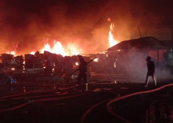 Düzce’de mobilya fabrikasında yangın