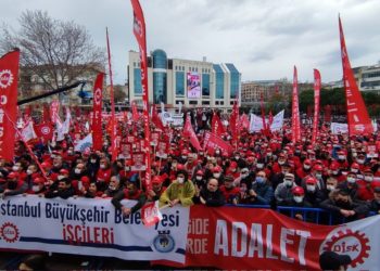 DİSK'ten 'Geçinmek istiyoruz' mitingi: "Her gece uykuya dalmadan faturaları nasıl ödeyeceğiz diye düşünüyoruz"
