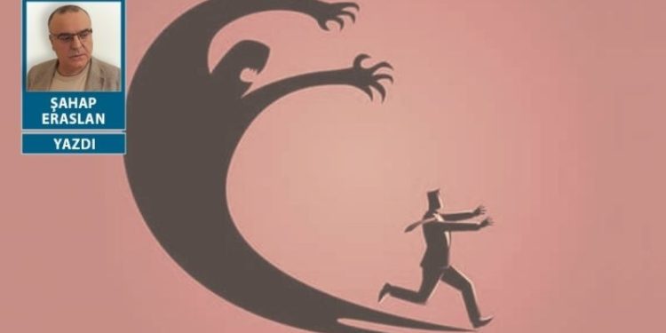 Dış güçler masalı ve paranoya