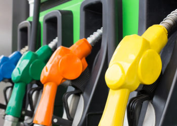 EPDK: Dövizde yaşanan düşüş sebebiyle akaryakıt fiyatlarına bu geceden itibaren yapılacak artışlar durdurulmuştur