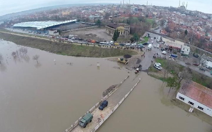 Edirne’de selde mahsur kalanlar tahliye ediliyor