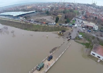 Edirne’de selde mahsur kalanlar tahliye ediliyor