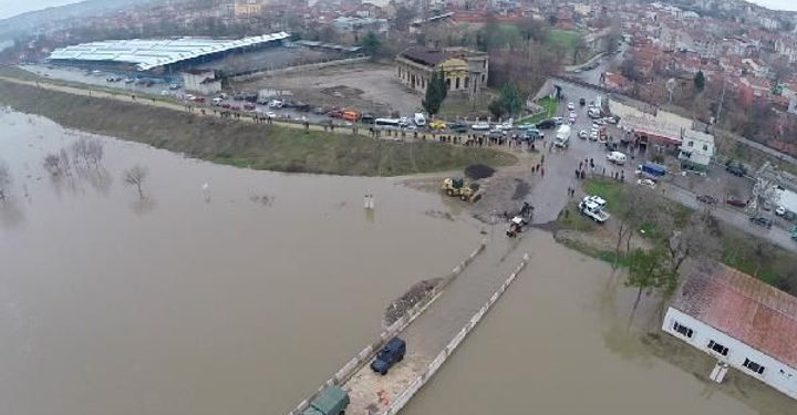 Edirne’de selde mahsur kalanlar tahliye ediliyor