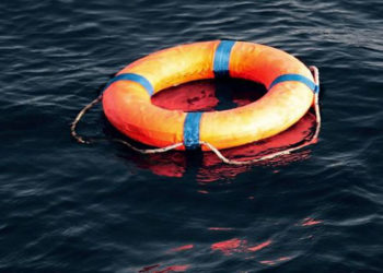 Ege Denizi'nde göçmenleri taşıyan bot battı