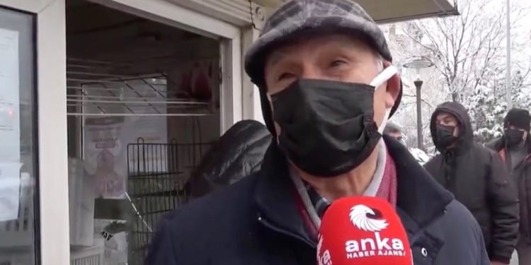 Ekmek kuyruğundaki emeklilerin zam beklentisi: Asgari ücrete eşdeğer olmalı