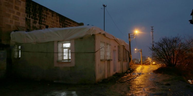 Elektrik kesildiği için soğuktan ölen bebeğin babası: DEDAŞ çaya davet etti