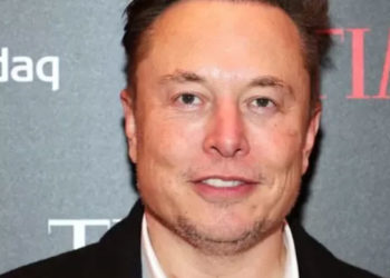 Elon Musk, uydularının uzayda çok fazla yer kapladığı yönündeki iddiaları reddetti
