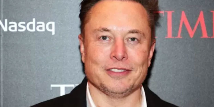 Elon Musk, uydularının uzayda çok fazla yer kapladığı yönündeki iddiaları reddetti