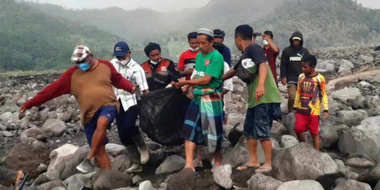Endonezya'daki yanardağ patlamasında ölü sayısı 48'e yükseldi