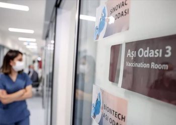 Enfeksiyon hastalıkları uzmanı: 3. doz aşısını yaptırmayanlarda akciğer tutulumu yaşanıyor