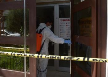 Enfeksiyon uzmanı: Pozitif çıkan biri aşılı da olsa izolasyon uygulanmalı