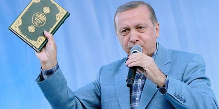 Erdoğan: Sosyal medyada din görevlilerine yönelik iftira kampanyaları moralinizi bozmasın