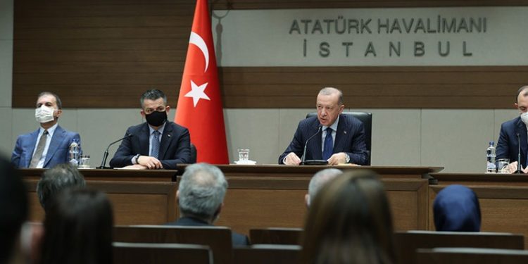 Erdoğan'a sorulacak sorular basın toplantısından önce sızdı