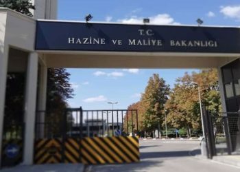 Erdoğan'dan Hazine Bakanlığı'na bir müdahale daha: Yeni isim atadı, bir ismi de görevden aldı