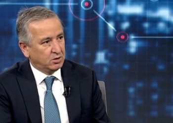Erdoğan'ın eski metin yazarı &Uuml;nal: Ekonomi bir damat y&uuml;z&uuml;nden mahvoldu