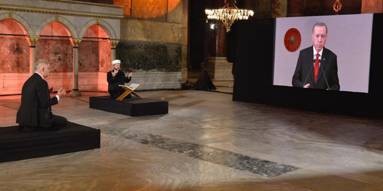 Erdoğan’ın danışmanı duyurdu: Her kampüste bir cami olmasını arzu ediyor