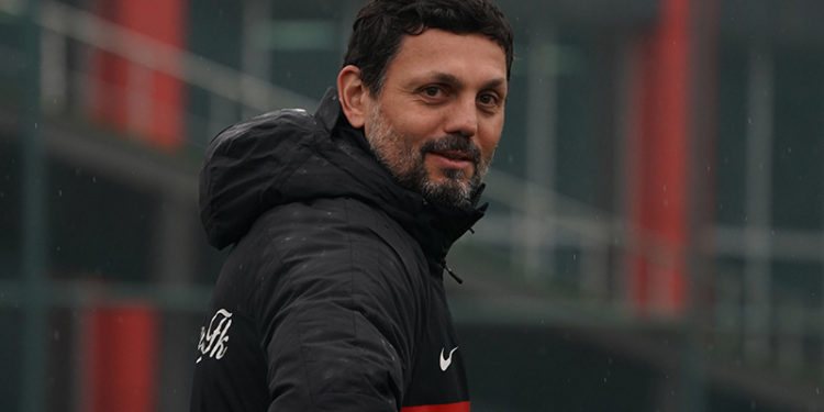 Erol Bulut: Fenerbahçe maçında hak ettiğimiz bir 3 puan aldık