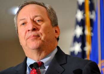 Eski ABD Hazine Bakanı Summers: Fed'in enflasyonu resesyona neden olmadan düşürmesi zor