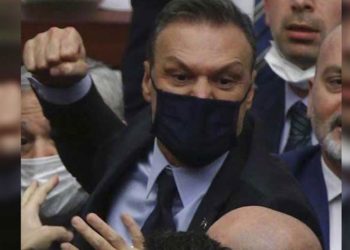 Eski futbolcu Alpay Özalan: Kavgaya girmem ama anlayacakları dil bu