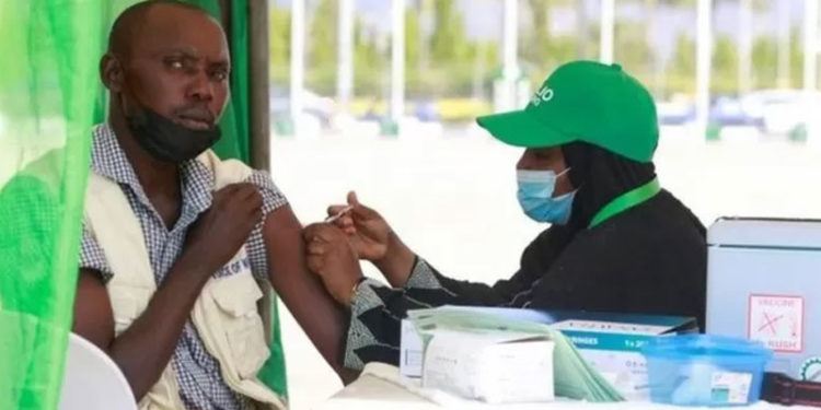 Eski İngiltere Başbakanı Brown'a göre yoksul ülkelere aşı dağıtımındaki başarısızlık 'ruhumuzda kara bir leke'