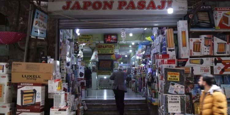 Esnaf ve vatandaş isyan etti: Artık yağı bardakla alacağız, böyle devam ederse kaos olacak