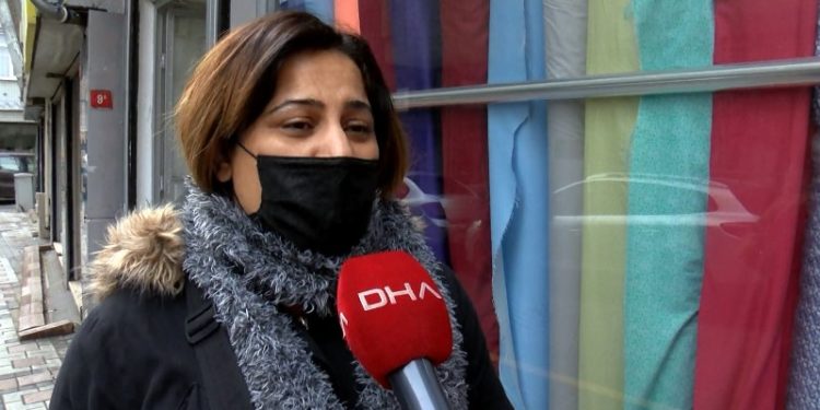 Evde çalınmasın diye yanına aldığı altınları pazarda çaldırdı