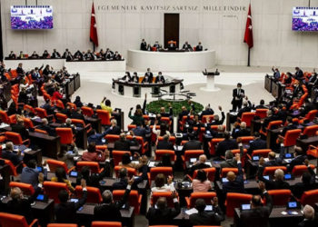 'Eşit temsiliyet' kanunu AKP ve MHP oylarıyla reddedildi