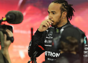 F1, Hamilton'ın "Bu yarış manipüle edildi" sözlerini yayınlamadı iddiası