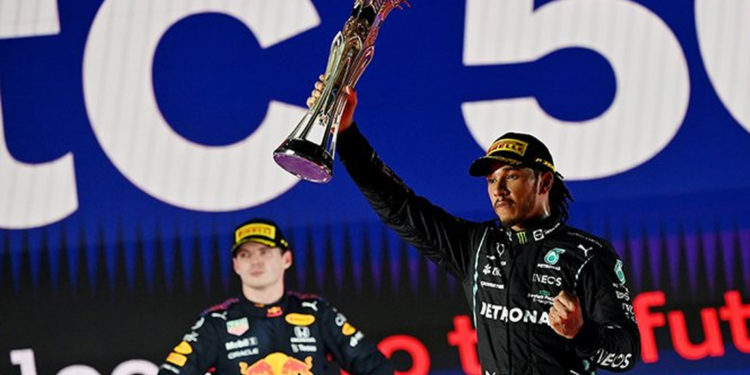 F1 Suudi Arabistan Grand Prix'sini Hamilton kazandı