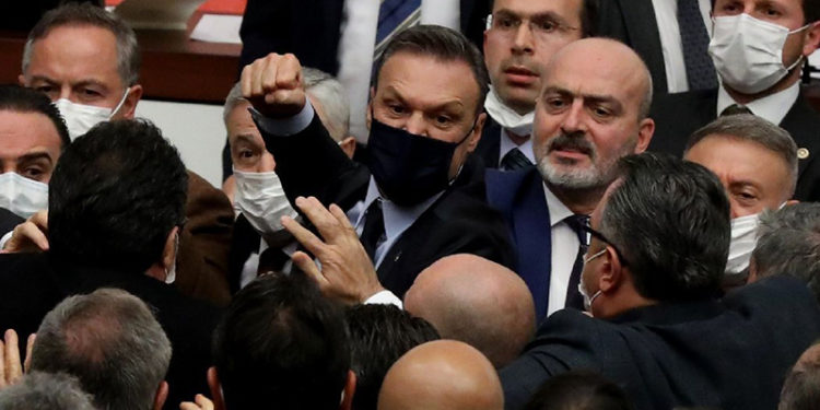 Fatih Altaylı, Sergen'in Alpay için çizdiği karikatürü hatırlattı: Bugünkü Alpay'ı görenler hiç şaşırmıyor