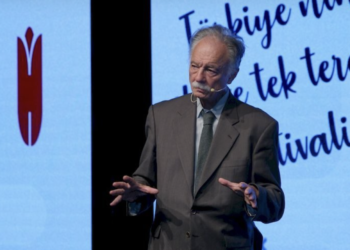 Felsefe profesörü Teoman Duralı hayatını kaybetti