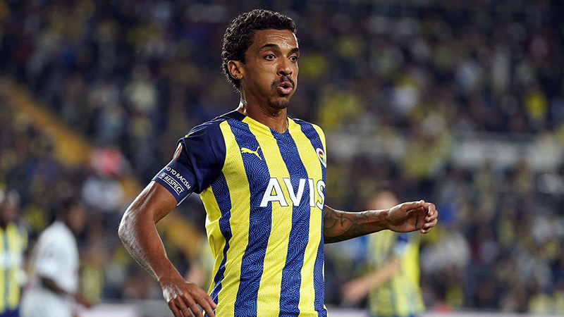 Fenerbahçe'de Luis Gustavo sahalara dönüyor