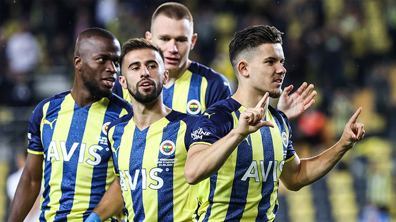 Fenerbahçe'ye Beşiktaş derbisi öncesinde kötü haber!