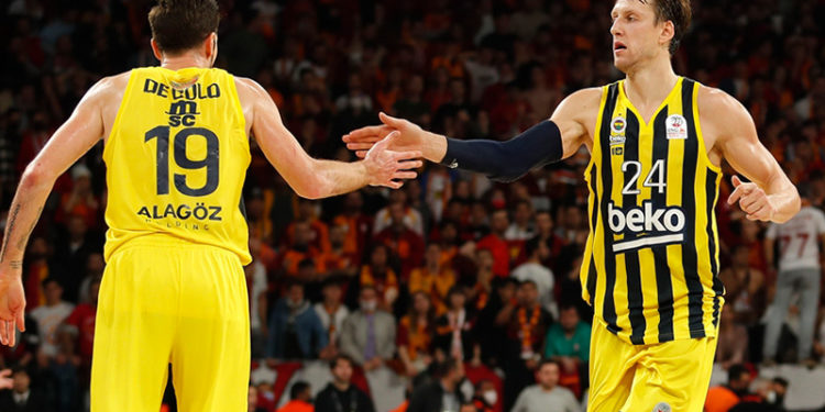 Fenerbahçe Beko'da Vesely 6, De Colo ise 8-10 hafta parkelerden uzak kalacak