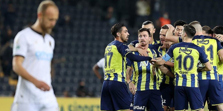 Fenerbahçe, sahasında Öznur Kablo Yeni Malatyaspor'u mağlup etti