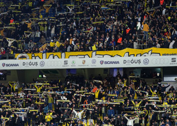 Fenerbahçe tribünlerinde "yönetim istifa" sesleri