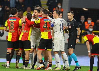 Fenerbahçe'den İrfan Can Kahveci'nin PFDK'ya sevkiyle ilgili tepki: Örneği olmayan sevkler camiamızı kızdırmaktadır