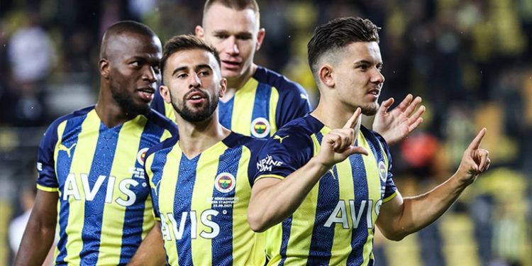 Fenerbahçe'ye Beşiktaş derbisi öncesinde kötü haber!