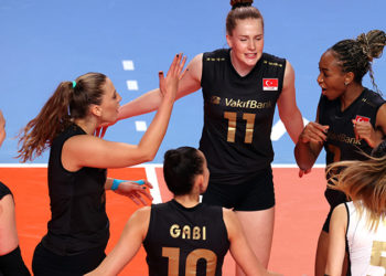 Fenerbahçe'yi mağlup eden VakıfBank, Dünya Kulüpler Şampiyonası'nda finale yükseldi