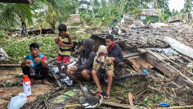 Filipinler'de Rai Tayfunu'nda 18 kişi hayatını kaybetti, yüz binlerce insan evini terk etmek zorunda kaldı