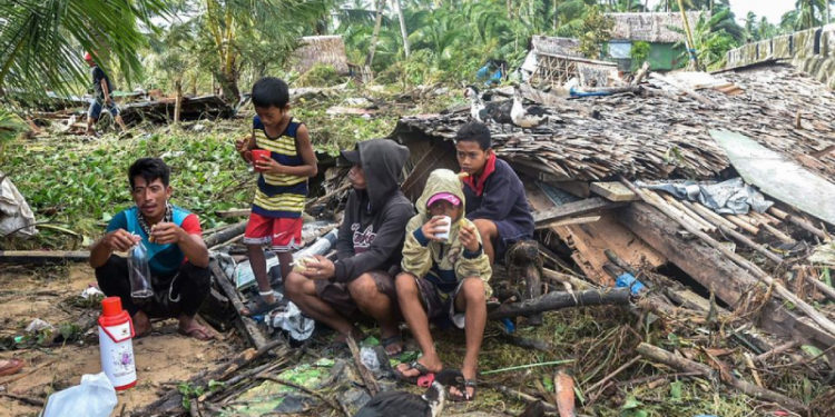 Filipinler'de Rai Tayfunu'nda 18 kişi hayatını kaybetti, yüz binlerce insan evini terk etmek zorunda kaldı