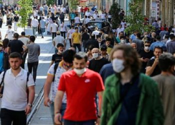 Financial Times: Türk Lirası gençleri beyin göçüne zorluyor