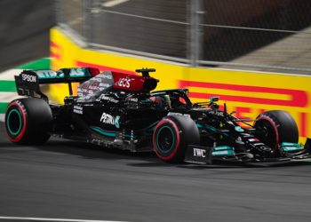 Formula 1'de nefes kesen şampiyonluk yarışı; Suudi Arabistan'da Hamilton ve Bottas ilk çizgiden başlayacak