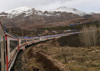 Fotoğraf çekmek isterken trenden düştü