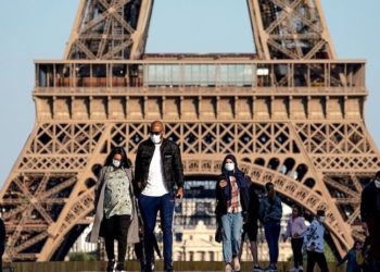 Fransa, Omicron nedeniyle pandemi önlemlerini sıkılaştırdı