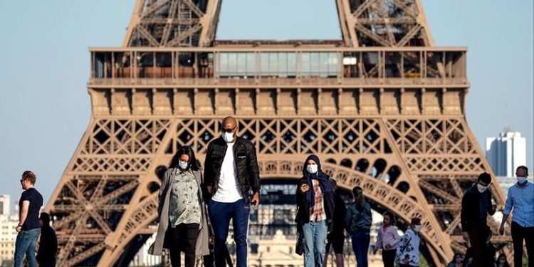 Fransa, Omicron nedeniyle pandemi önlemlerini sıkılaştırdı