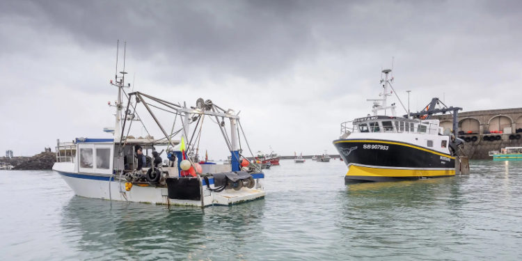 Fransa balıkçılık krizi sebebiyle AB'den İngiltere'ye karşı hukuki sürecin başlatılmasını isteyecek