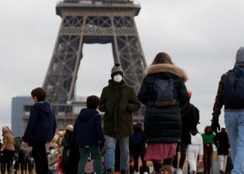 Fransa'da Covid-19 tsunamisi: Bir günde 280 bin vaka